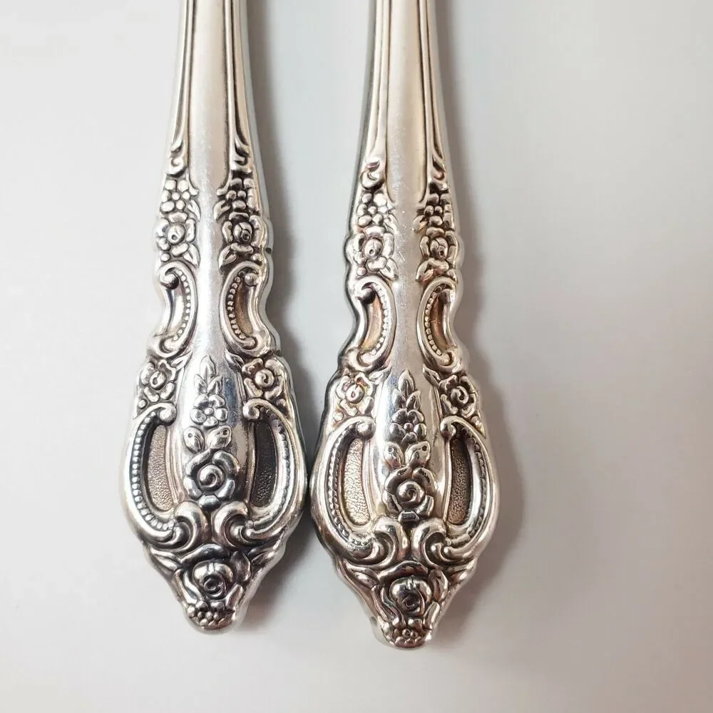 SSS Oneida Pembrooke Renoir 2 Dinner Butter Knives Stainless Silverware Flatware